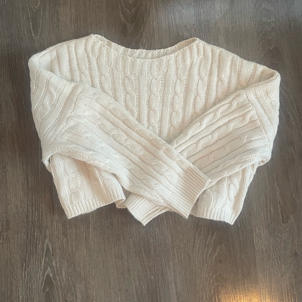 Beginning Boutique Size Small Cream Cropped Sweater